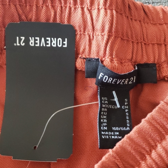 Cuffed Drawstring Shorts - Picture 7 of 7